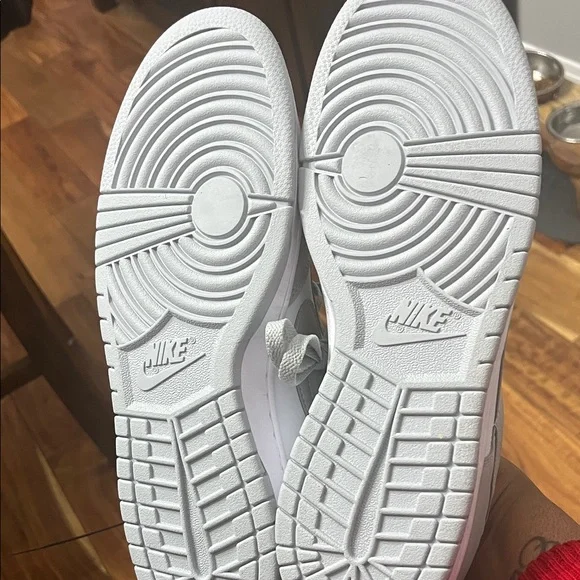 Nike Men's Gray and White Sneakers - Picture 6 of 10